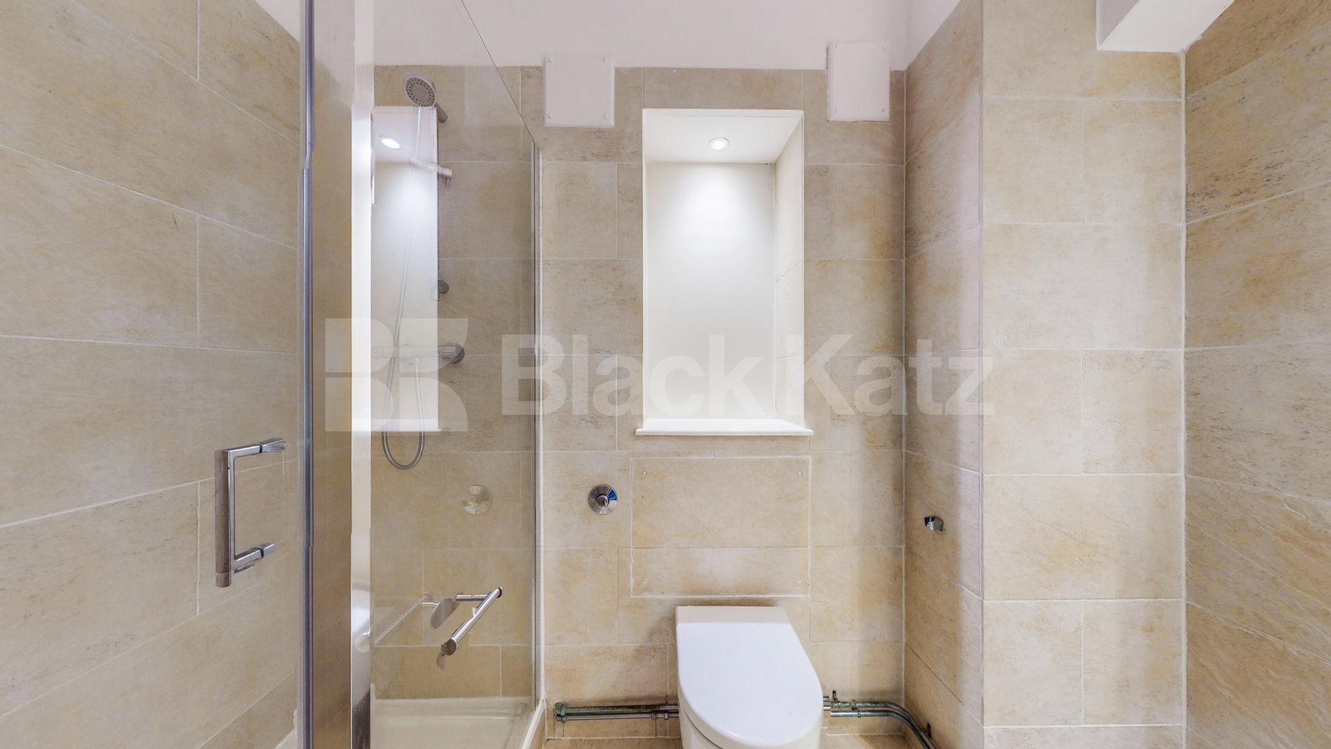 Spacious Studio located within a warehouse conversion with exposed brick  Ability View - Kingsland Road, Haggerston